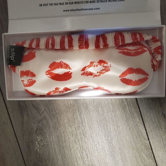 COPY - COPY - COPY - SLIPSilk Sleep Mask, Red Kisses - Picture 7 of 7